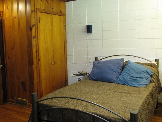 Building Photo - 2907 Elgin St