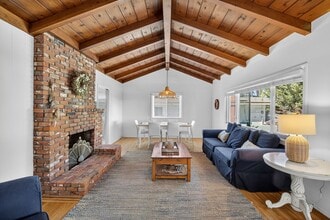 Building Photo - 237 Avenida Montalvo