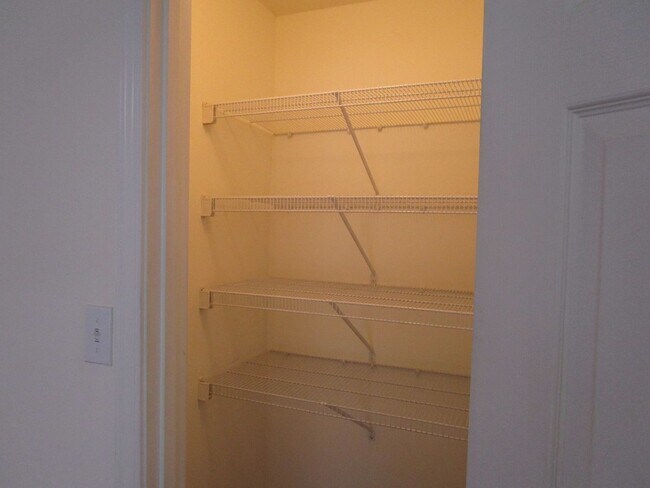 Building Photo - 5001-5003 Betty Jean Way