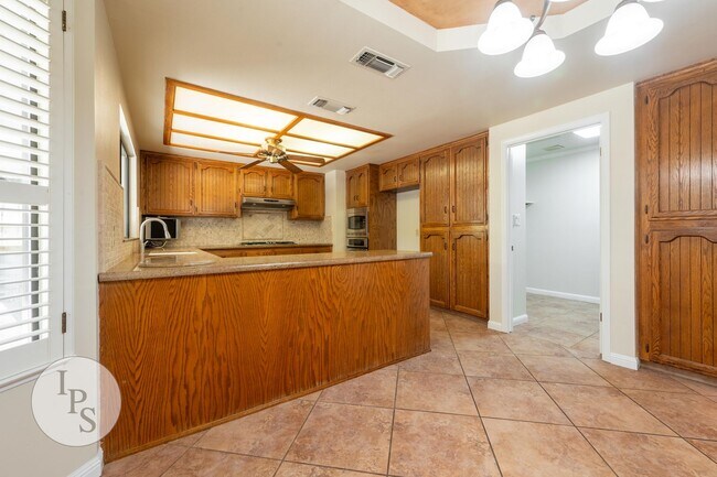 Building Photo - Woodward Park Home, 3BR/2BA, Pool, Spa, Gr...