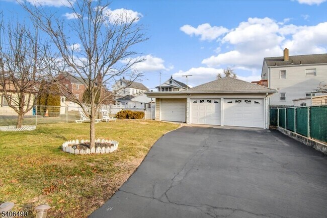 Building Photo - 124 Colfax Ave