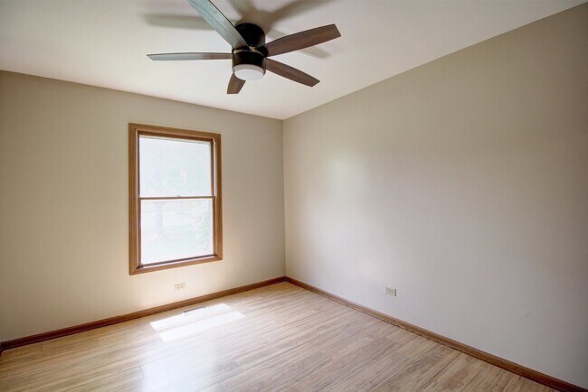 Building Photo - 148 Sandalwood Ln