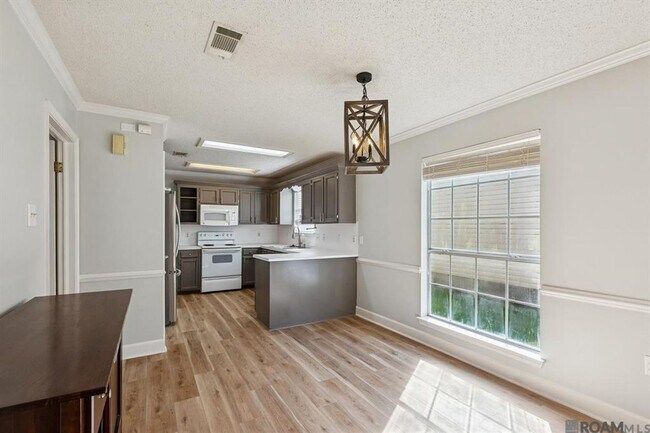 Building Photo - 3325 Myrtle Grove Dr