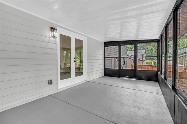 Building Photo - 5303 Kemper Pl
