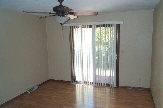 Master Bedroom - 2834 Sandy Hollow Rd