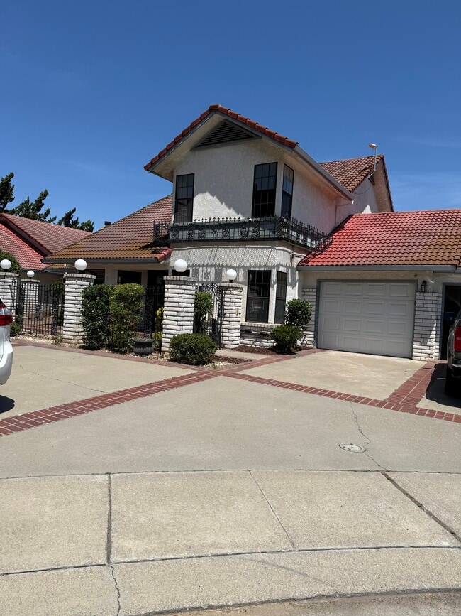 Building Photo - 1815 Azure Ct
