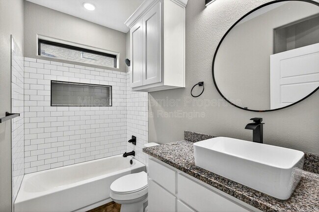 Building Photo - 1501 S 7th Ave