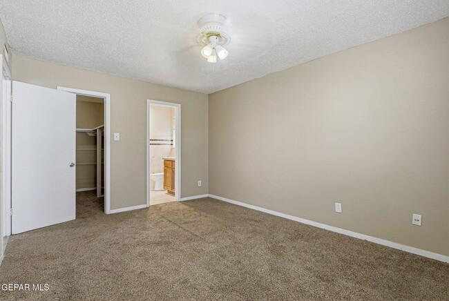 Building Photo - 6613 Escondido Dr