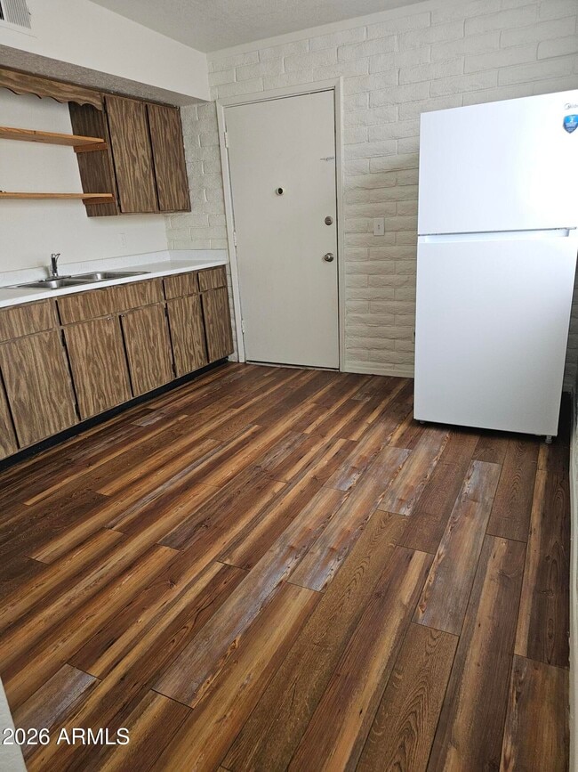 Building Photo - 306 3rd St