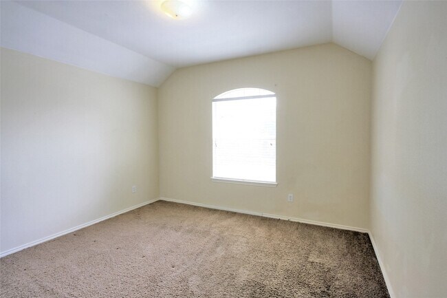 Building Photo - 624 Forest Hill Dr