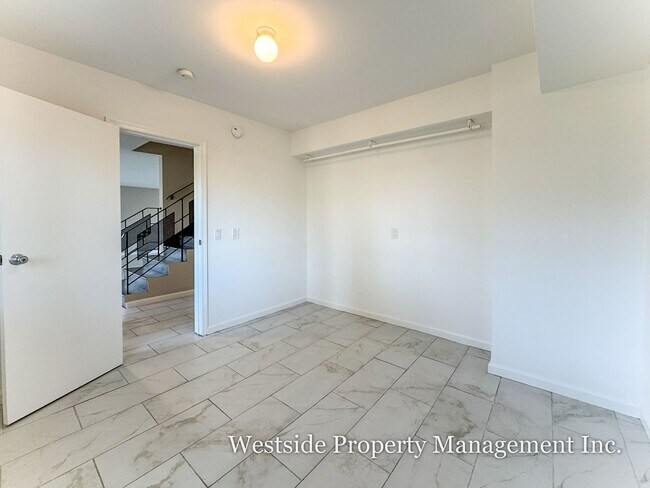 Building Photo - 8100 W 83rd St