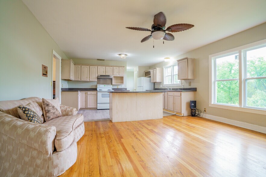 Family Room & Kitcken - 3503 Geneva Cir