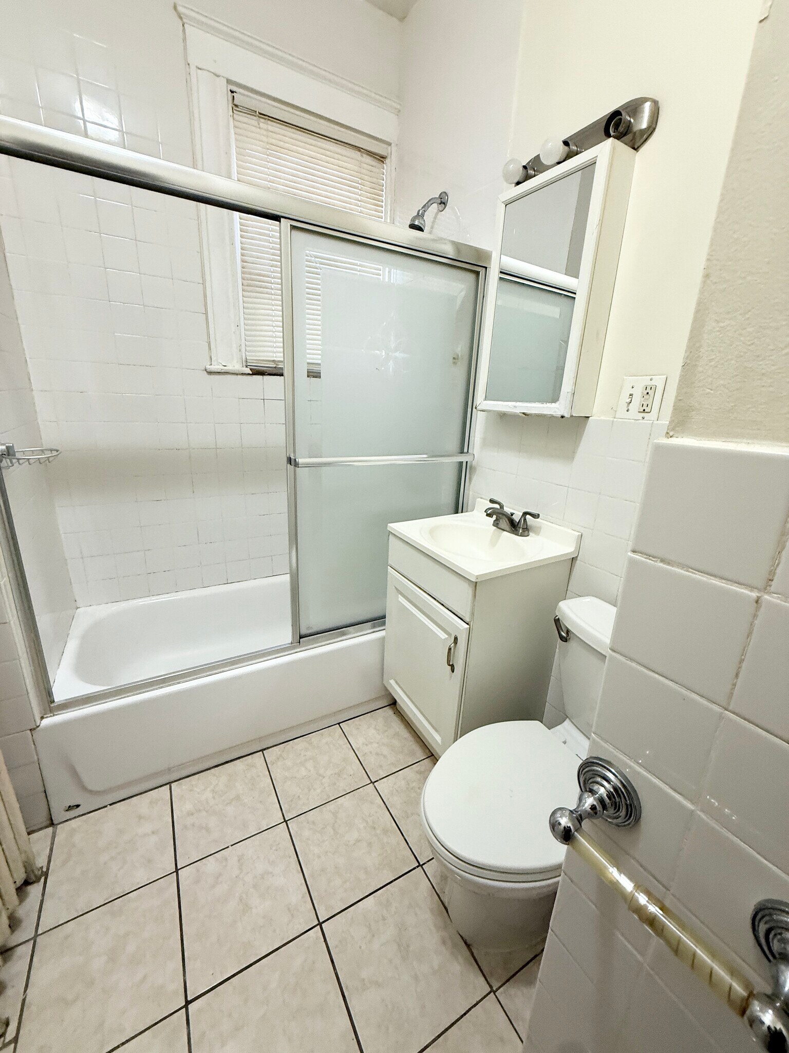 Building Photo - 6 Aspen St