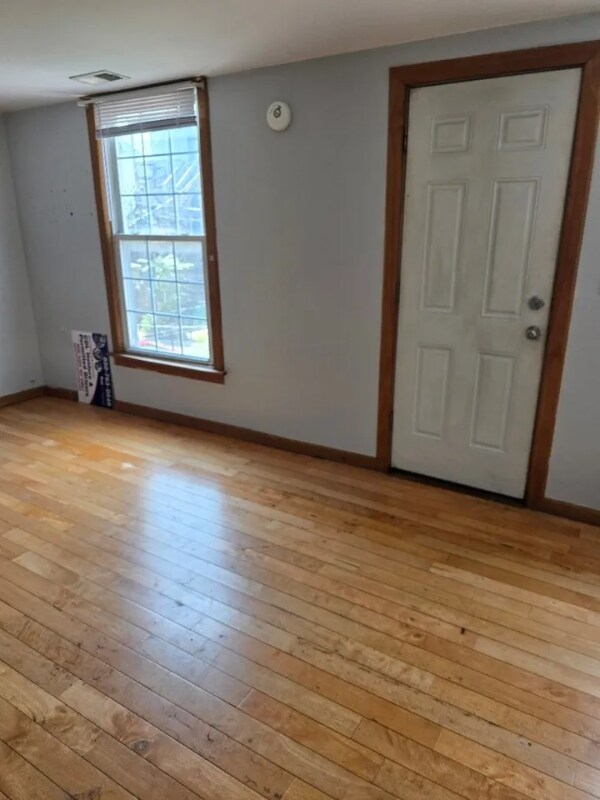 Building Photo - 736 N Ada St