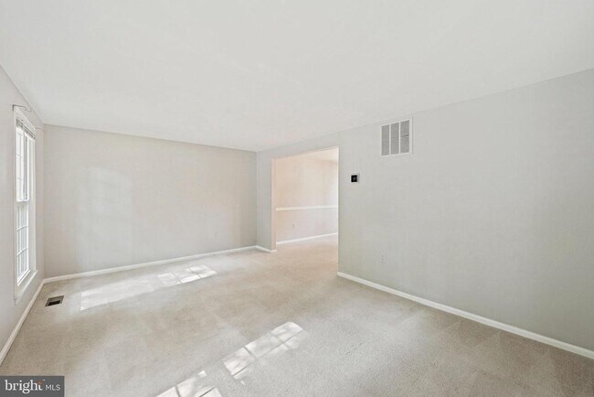 Building Photo - 5847 New England Woods Dr