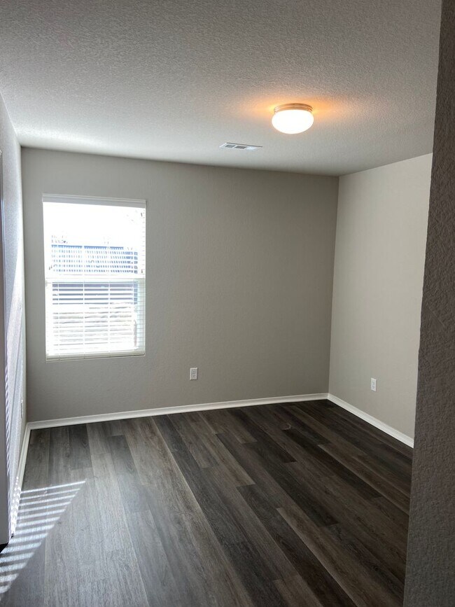 Building Photo - NOW LEASING! Three Bedroom | Two and a Half Bathroom Home in Conway