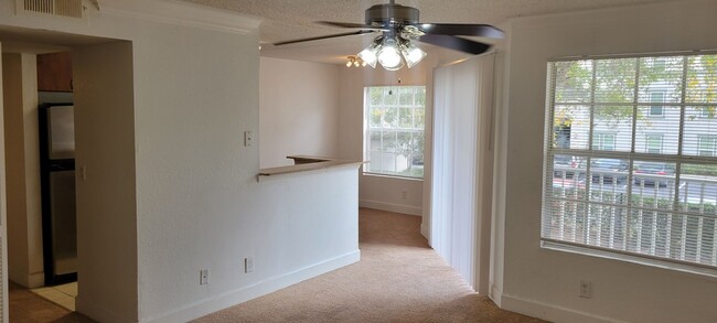 Building Photo - Lexington Place - 1126