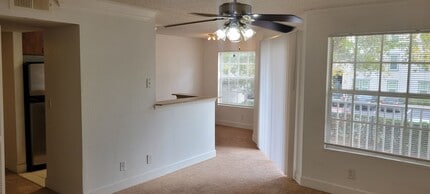 Building Photo - Lexington Place One Bedroom Condo