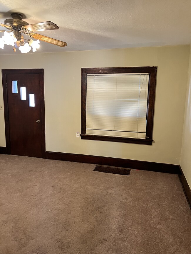 Living room - 4351 Dover Center Rd