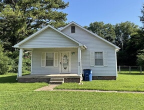 Building Photo - "Charming 2-Bedroom Gem on Raven St – Your...