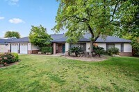 Building Photo - 3094 W Escalon Ave