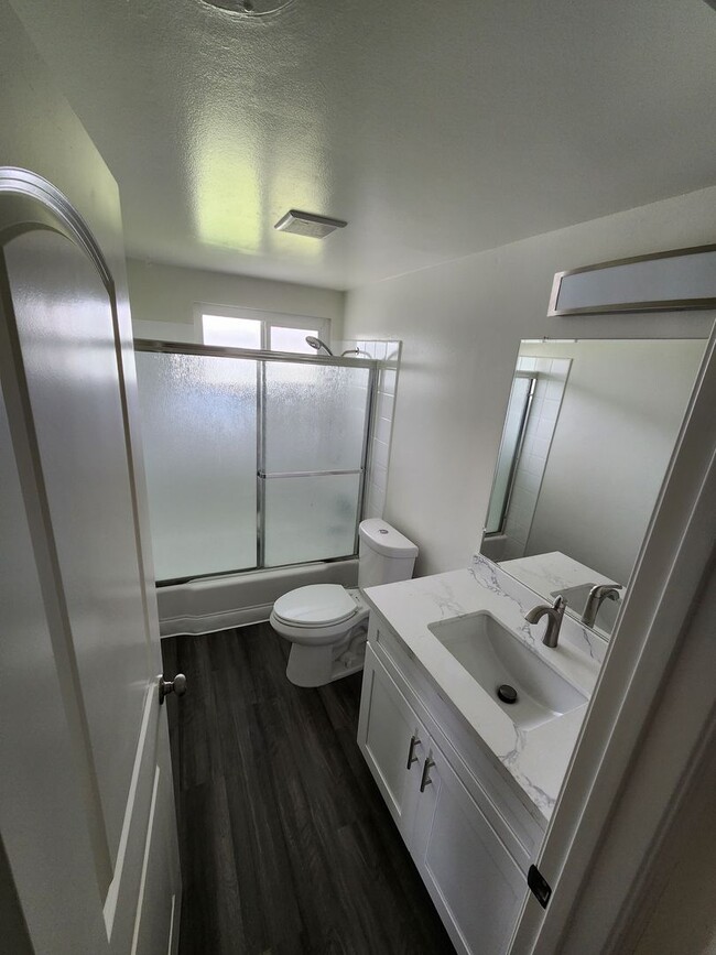Building Photo - Newly Remodeled 3-Bedroom, 2-Bathroom Home...