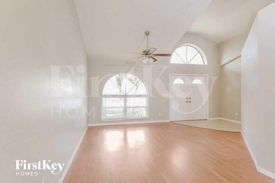 Building Photo - 2301 SE 8th Pl