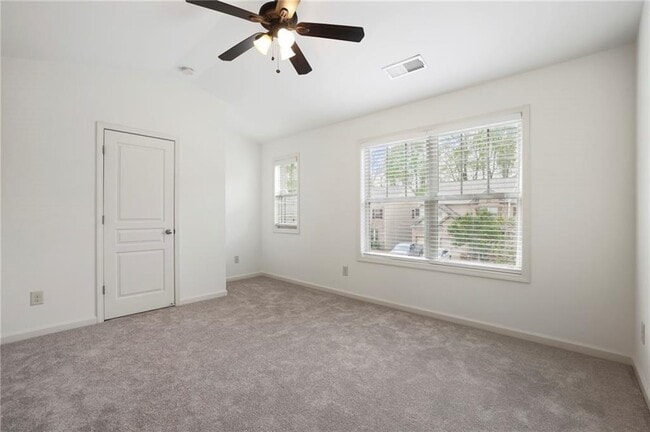 Building Photo - 4950 Hazelwood Dr