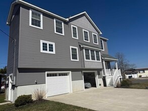 Building Photo - 101 W Beach Ave