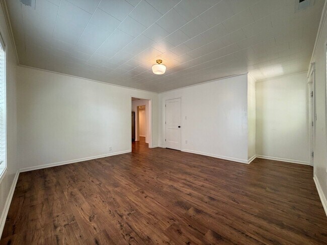 Building Photo - 405 N 4th St