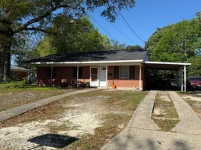 Building Photo - 609 Academy Dr