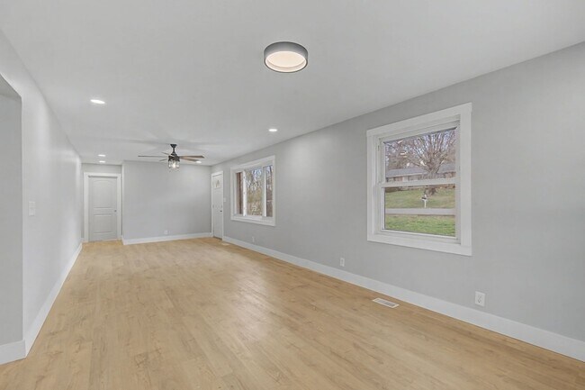 Building Photo - 534 Rosewood Dr
