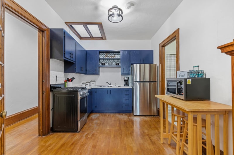 Building Photo - 231 E College Ave