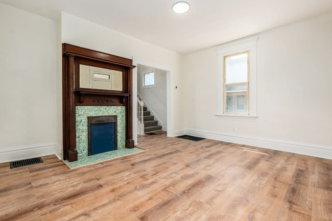 Building Photo - 479 Siebert St