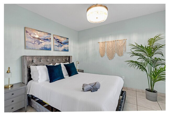 Building Photo - 425 NE 105th St