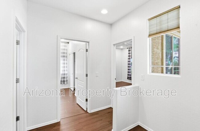 Building Photo - 4551 Luna Rd W