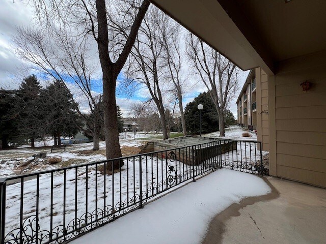 Building Photo - 3951 Fairway Hills Dr