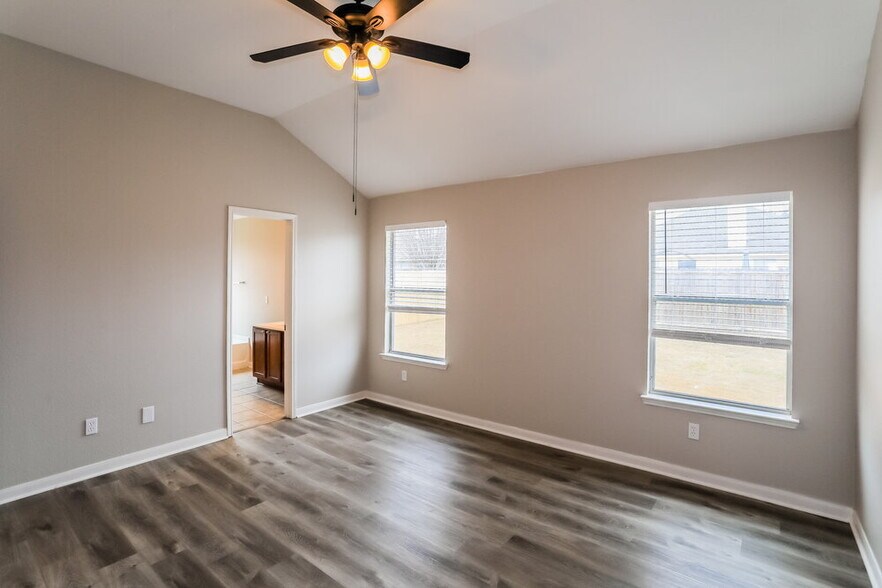 Building Photo - 1240 Round Pen Run