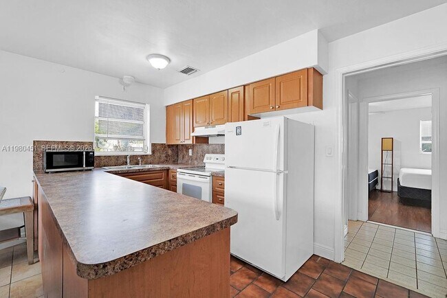 Building Photo - 2419 Pierce St