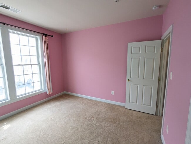 Building Photo - Two level condo in URBANA School District ...