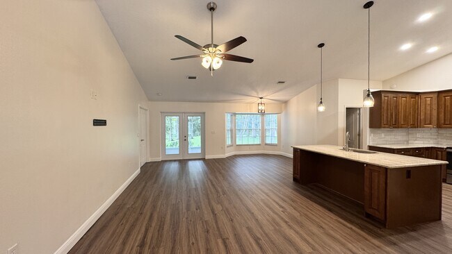 Building Photo - 616 Erin Way