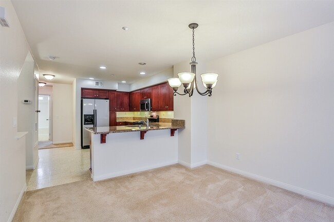 Building Photo - 3542 Shoreline Bluff Ln