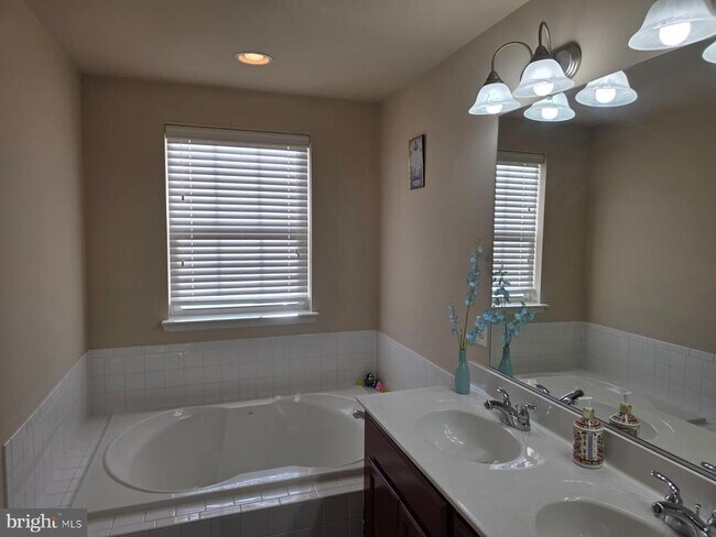 Building Photo - 11875 Snowden Farm Pkwy