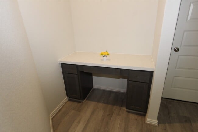 Building Photo - 27802 Western Crk Ct