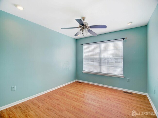 Building Photo - 8 Mulberry Ct