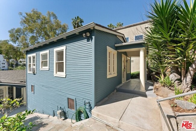 Building Photo - 3322 Hamilton Way