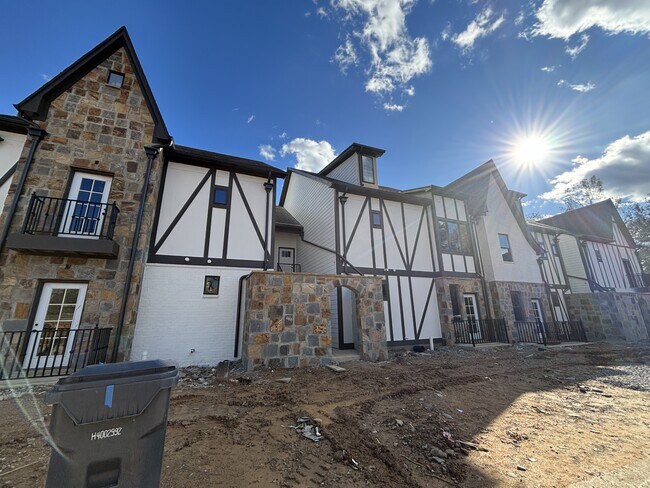Building Photo - 4421 Lennox Pl
