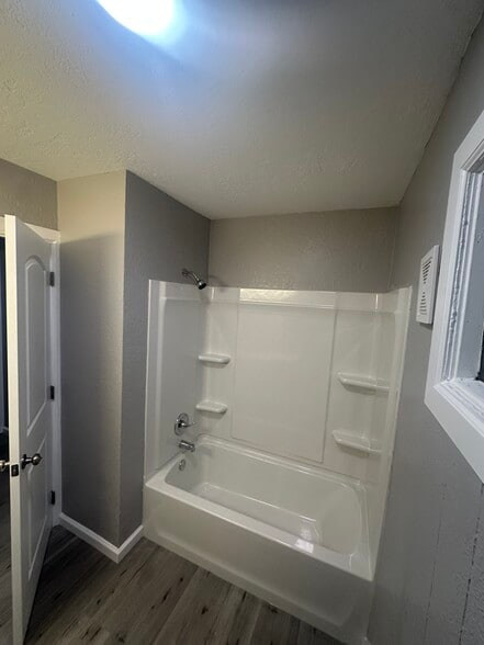 Building Photo - 1410 Juneau St