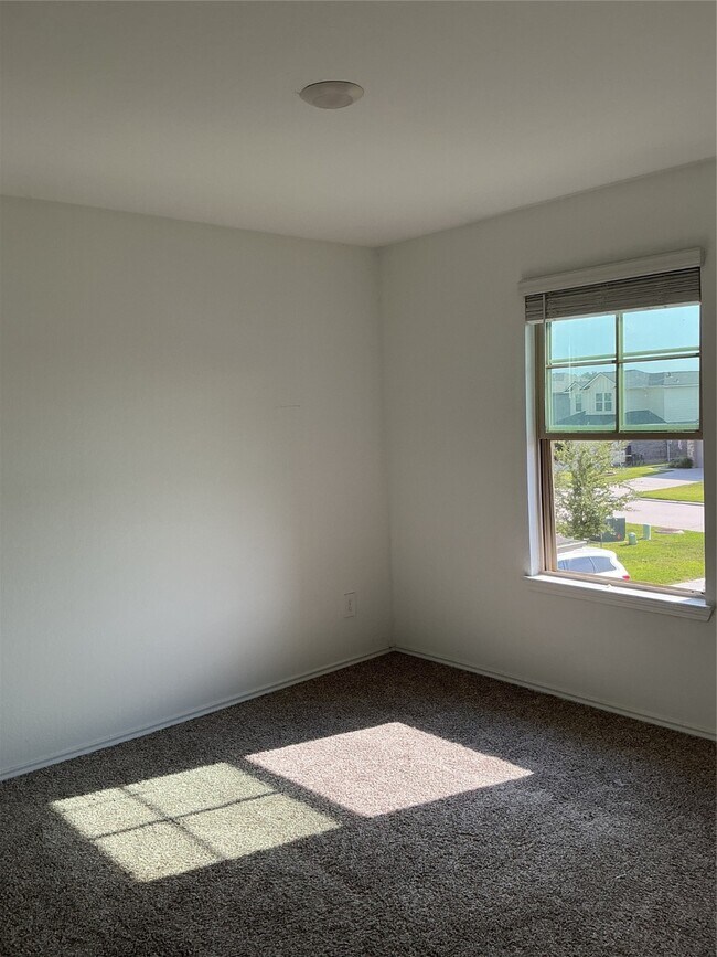 Building Photo - 16957 Rich Pines Dr