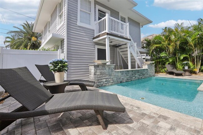 Building Photo - 157 9th Ave N